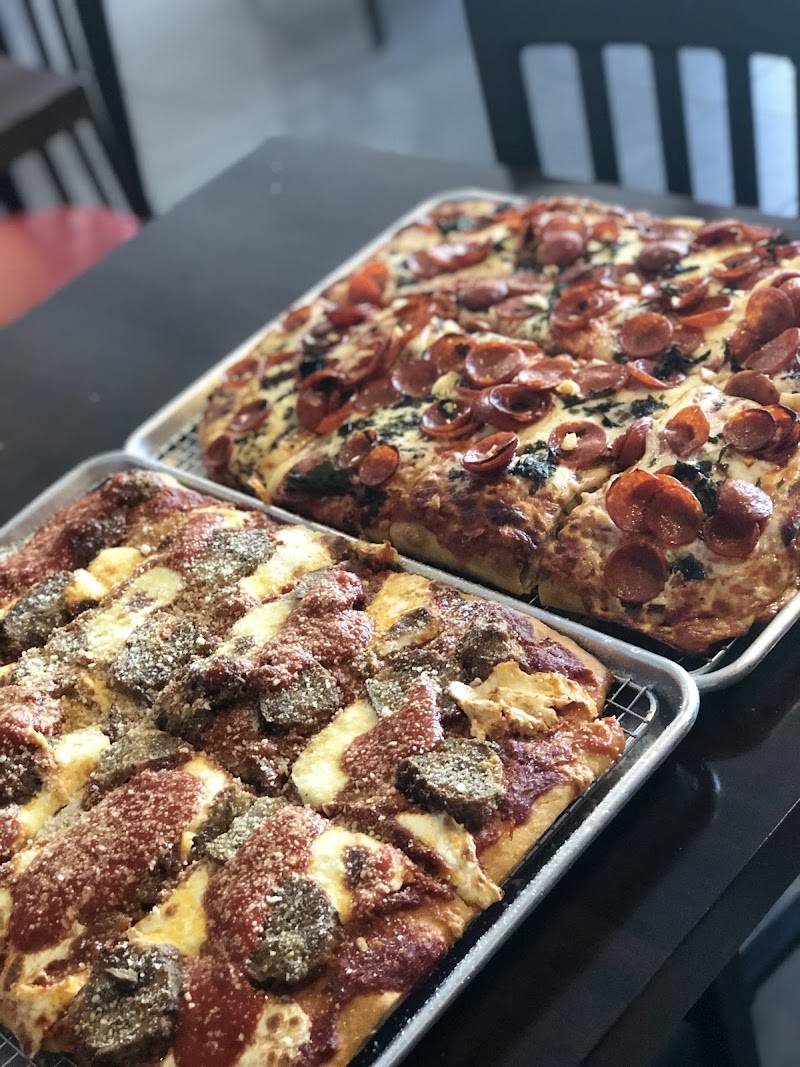 Bertollis River Pizza